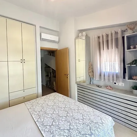 Linda Villa *